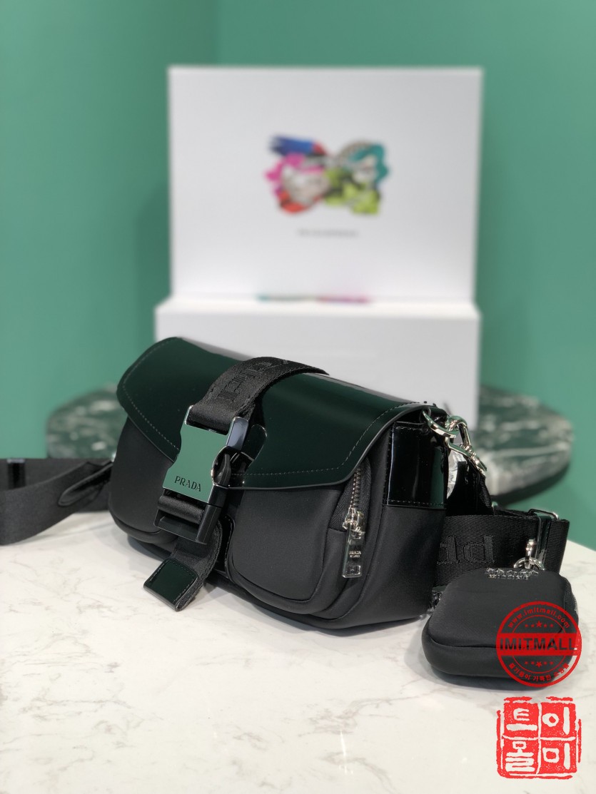 prada_xxxxx_big_00002.jpg