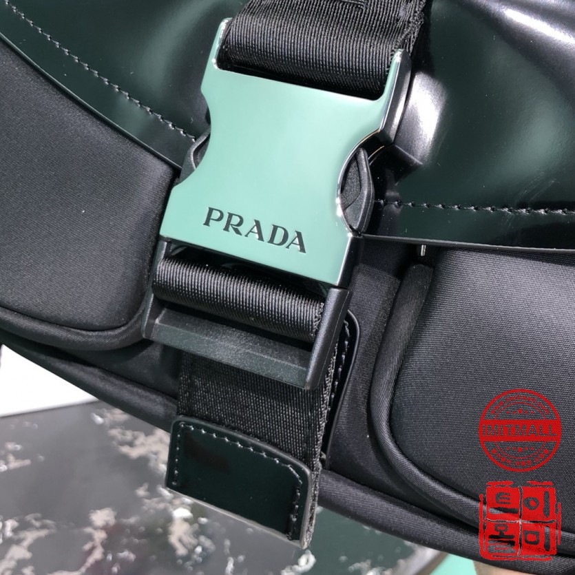 prada_xxxxx_big_00004.jpg