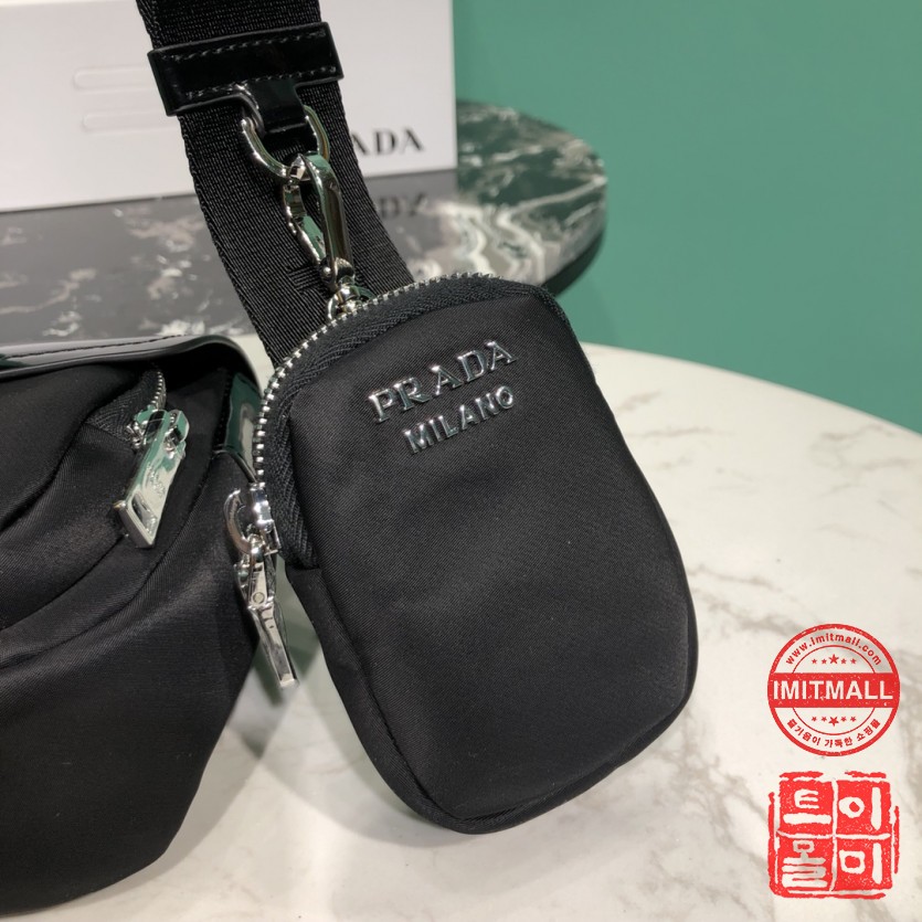 prada_xxxxx_big_00005.jpg