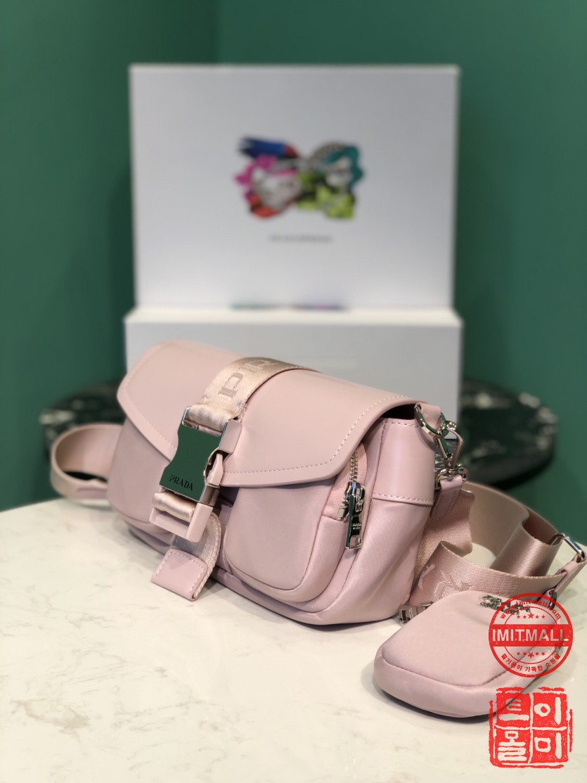 prada_xxxxx_big_00002.jpg