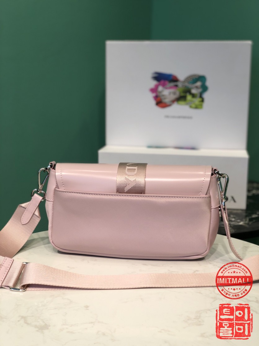 prada_xxxxx_big_00003.jpg