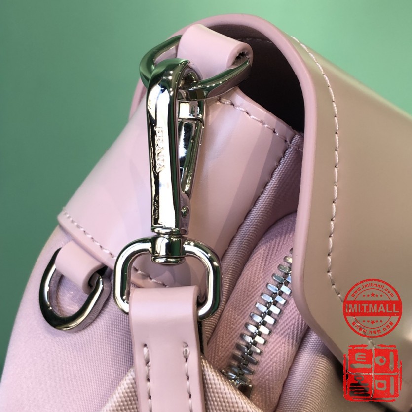 prada_xxxxx_big_00005.jpg