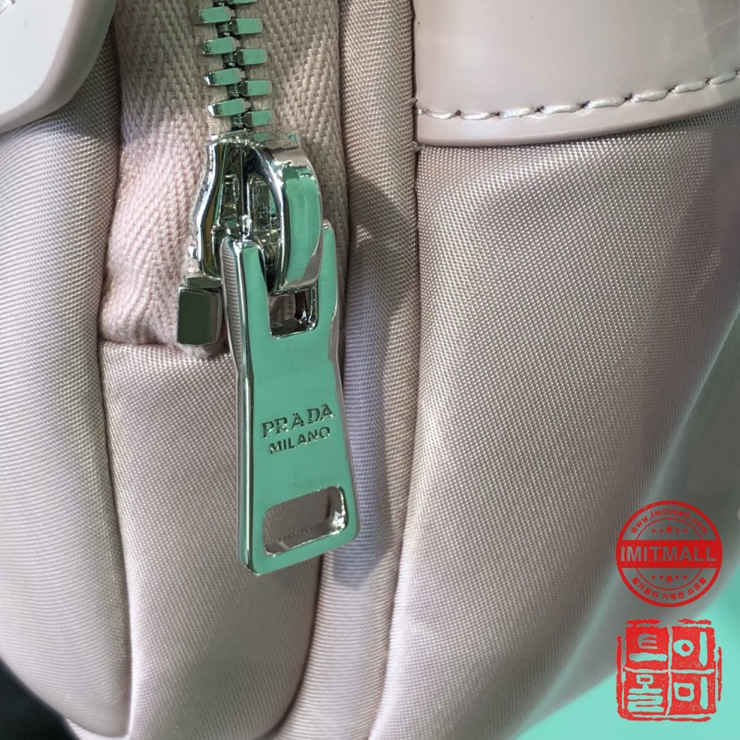 prada_xxxxx_big_00006.jpg