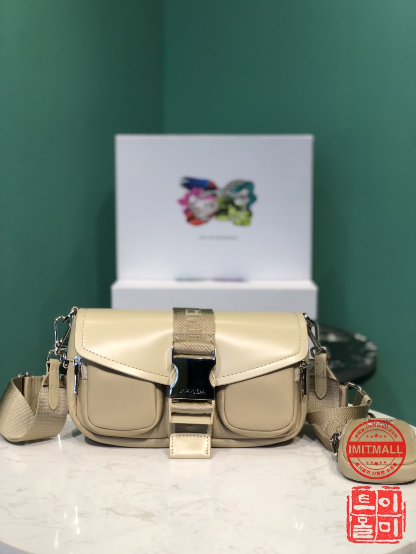 prada_xxxxx_big_00001.jpg