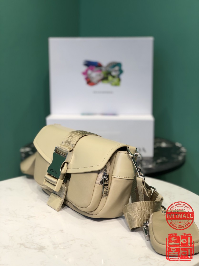 prada_xxxxx_big_00002.jpg