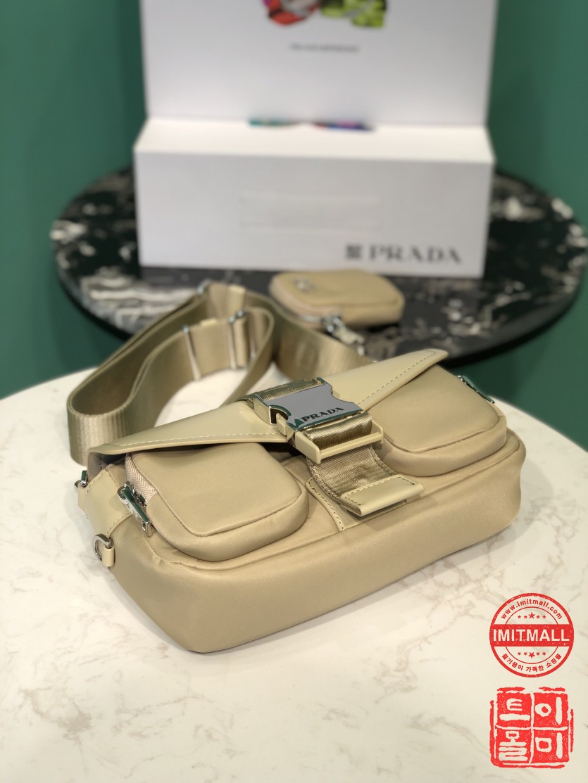 prada_xxxxx_big_00004.jpg