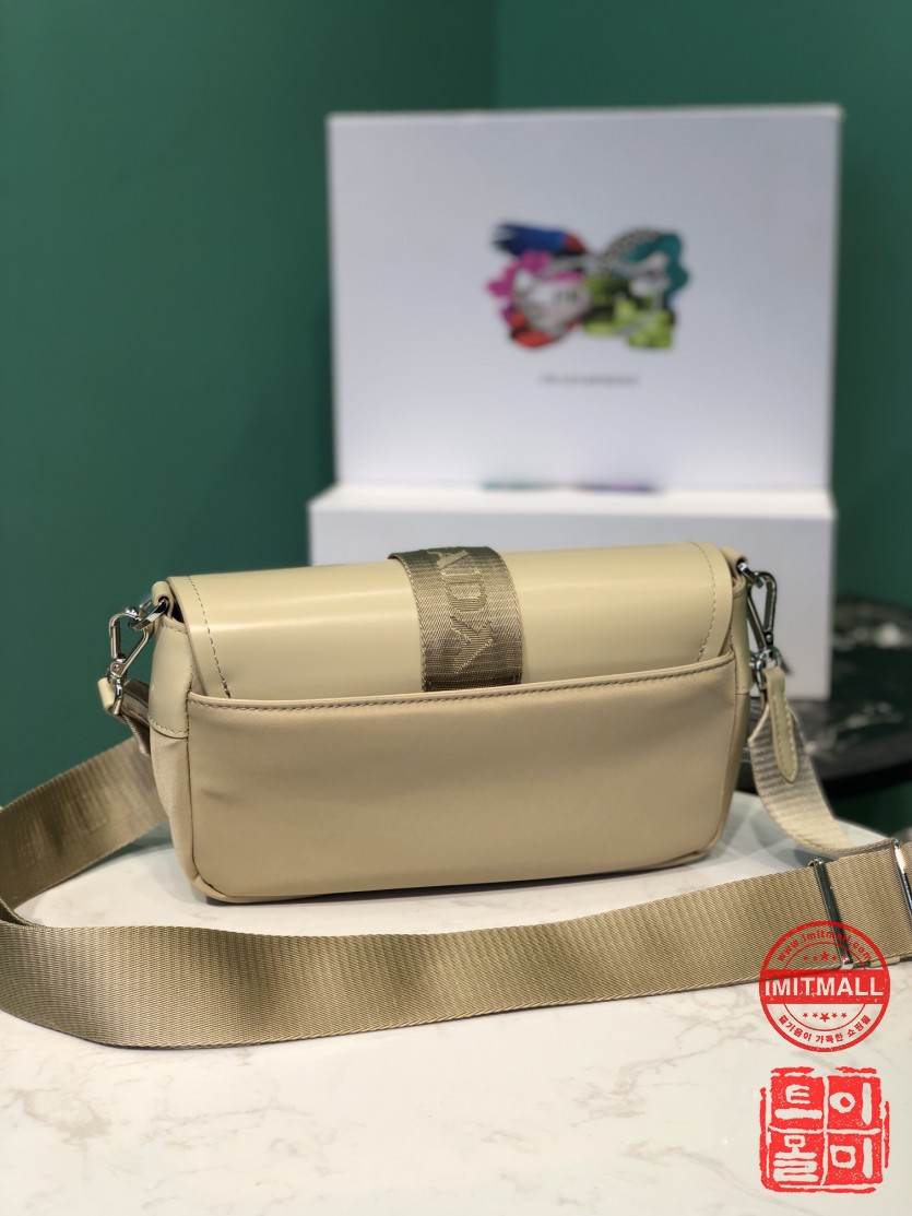 prada_xxxxx_big_00003.jpg