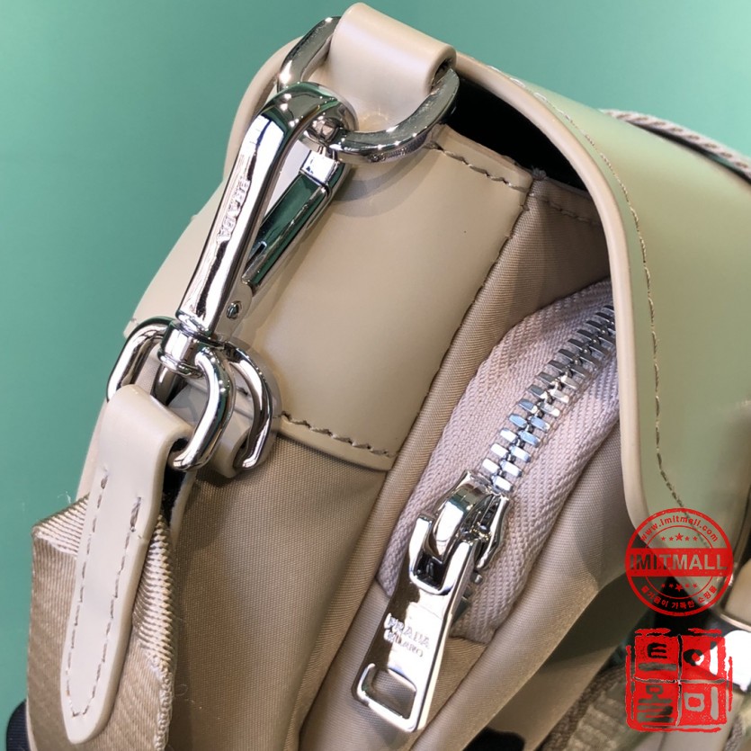 prada_xxxxx_big_00006.jpg