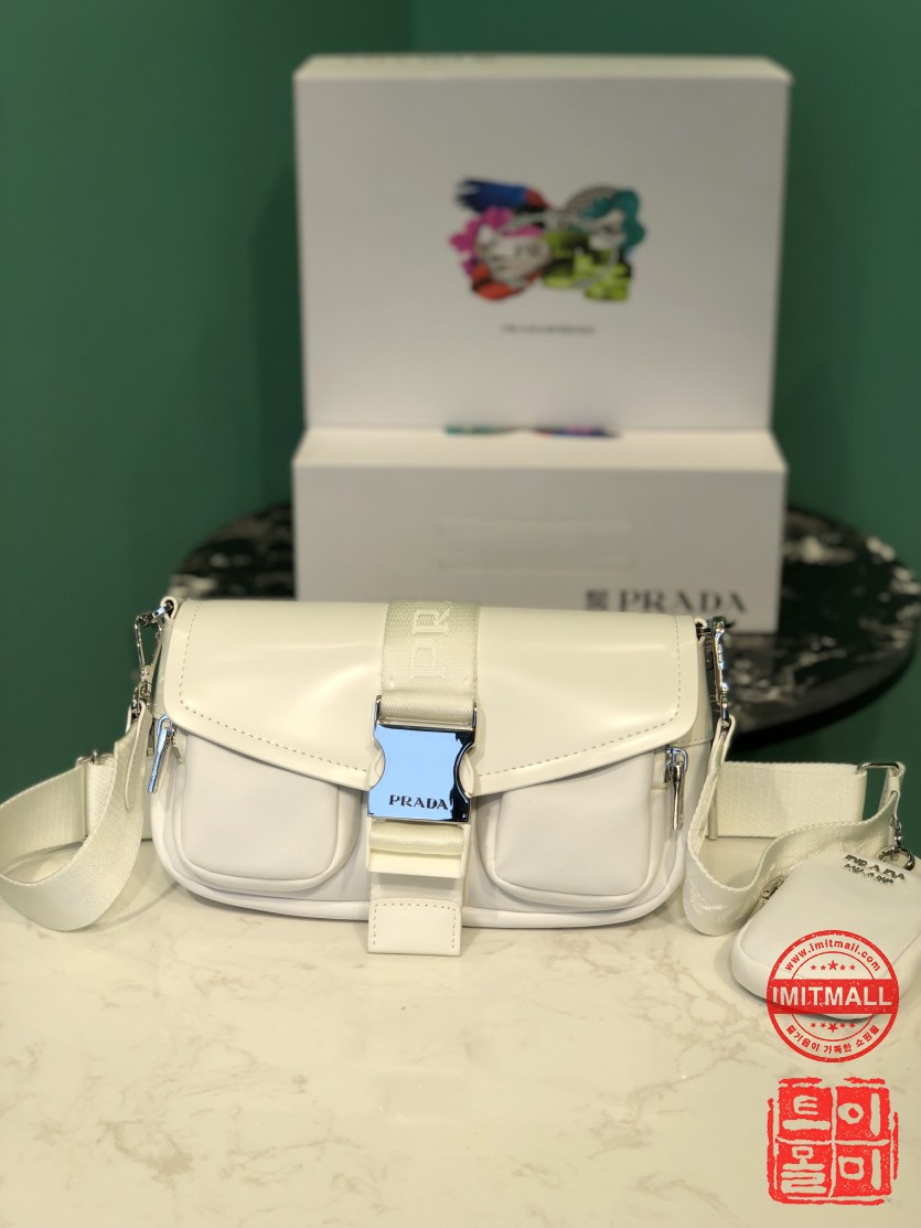 prada_xxxxx_big_00001.jpg