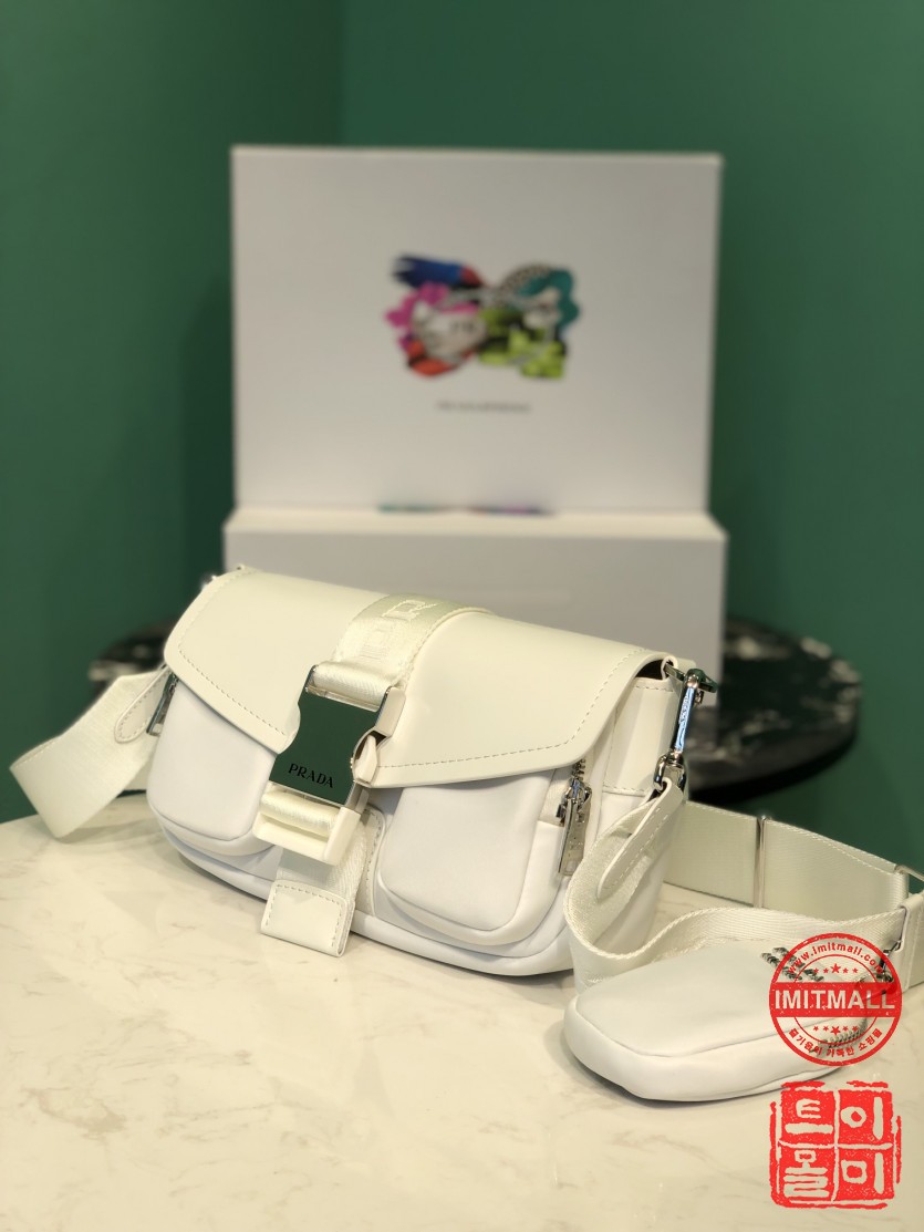 prada_xxxxx_big_00002.jpg