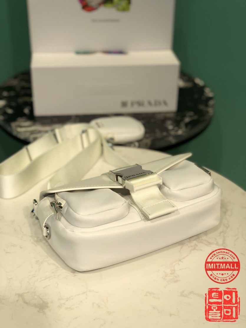 prada_xxxxx_big_00004.jpg
