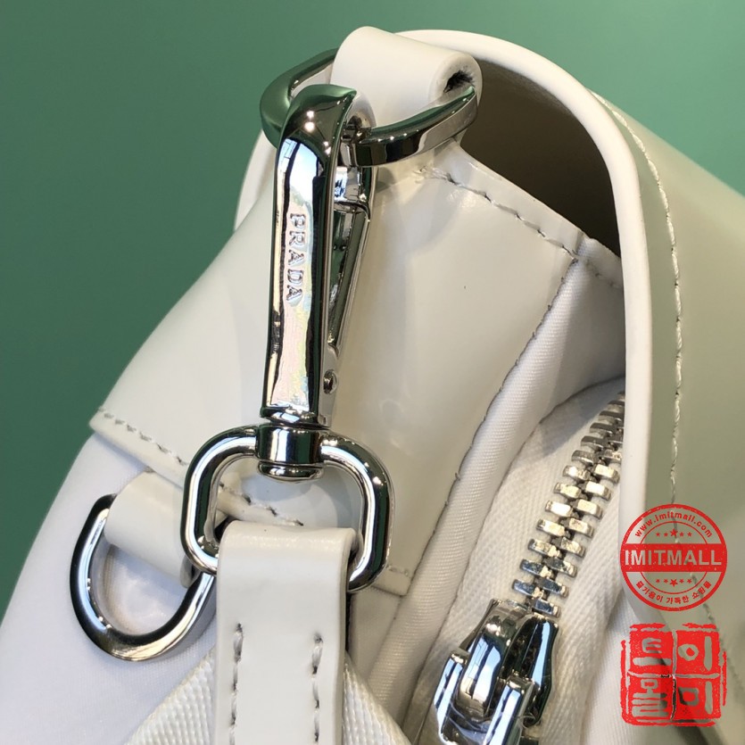 prada_xxxxx_big_00006.jpg