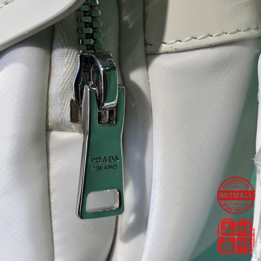 prada_xxxxx_big_00007.jpg