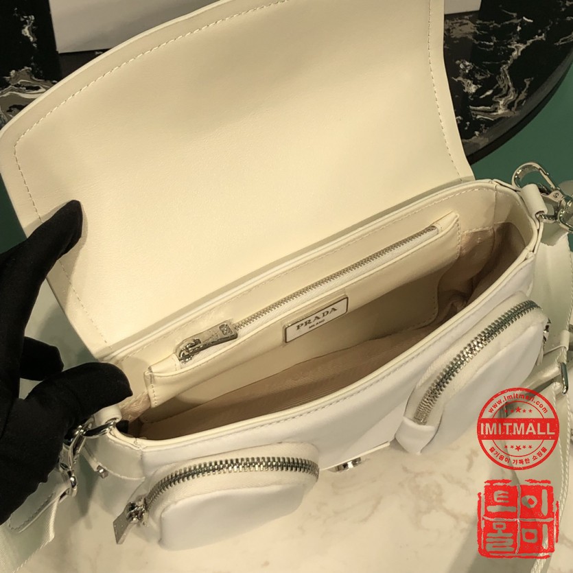 prada_xxxxx_big_00009.jpg
