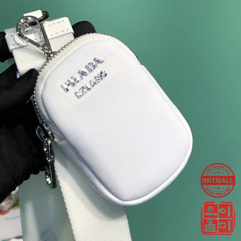 prada_xxxxx_big_00008.jpg