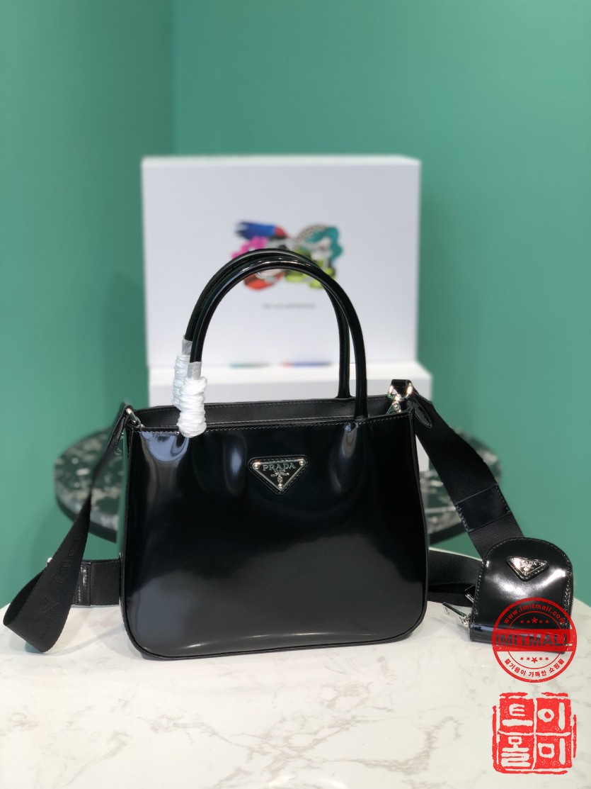 prada_xxxxx_big_00001.jpg
