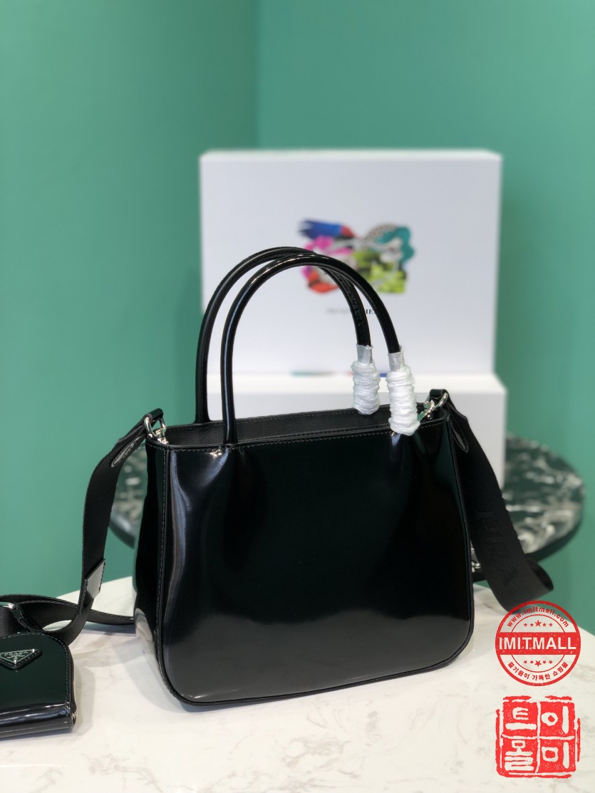 prada_xxxxx_big_00003.jpg