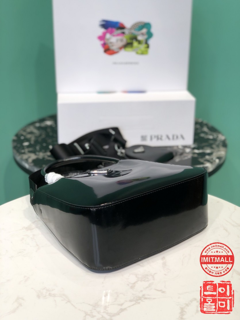 prada_xxxxx_big_00004.jpg