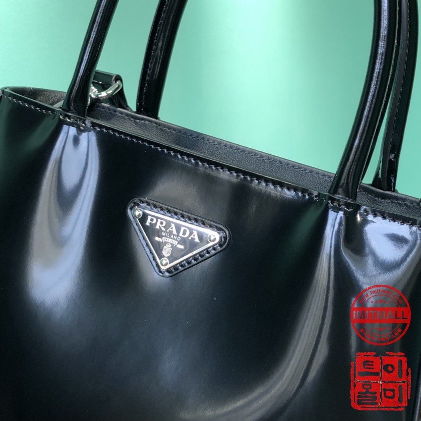 prada_xxxxx_big_00005.jpg