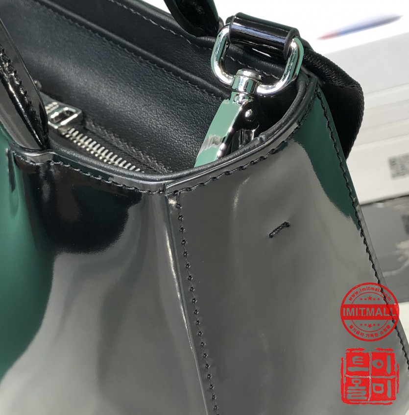 prada_xxxxx_big_00008.jpg