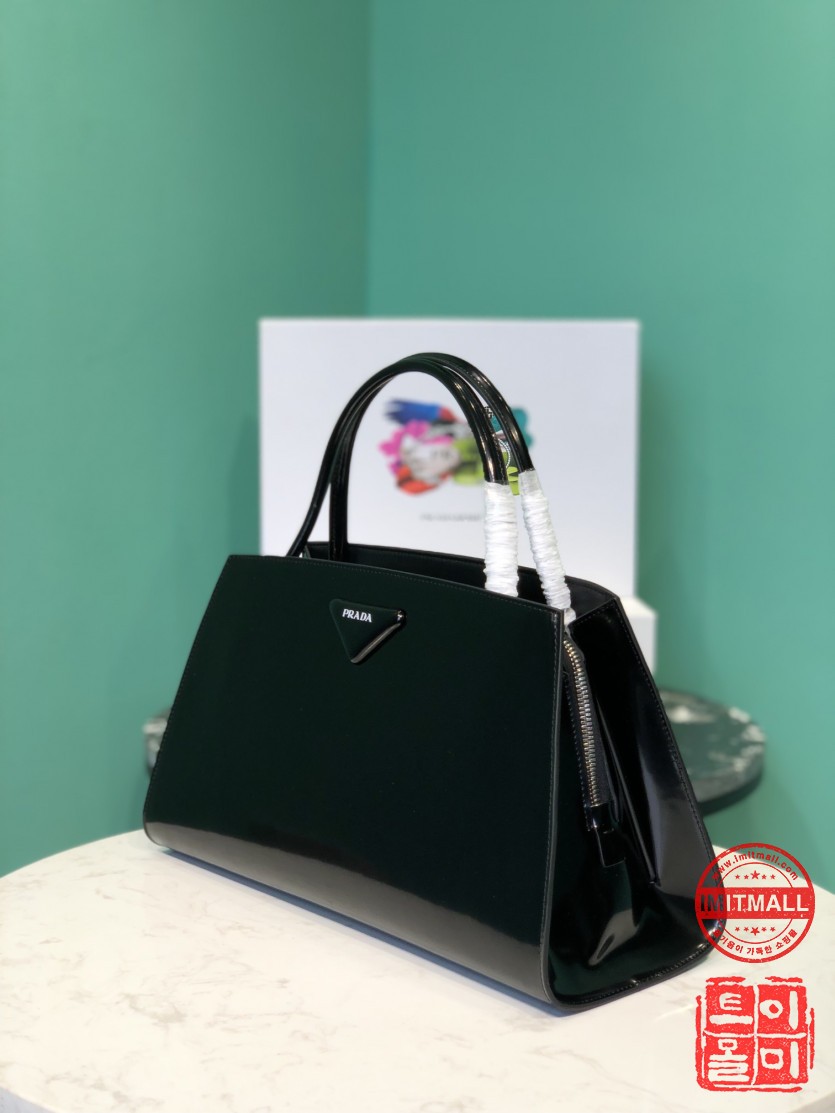 prada_xxxxx_big_00002.jpg