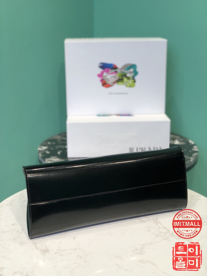 prada_xxxxx_big_00004.jpg