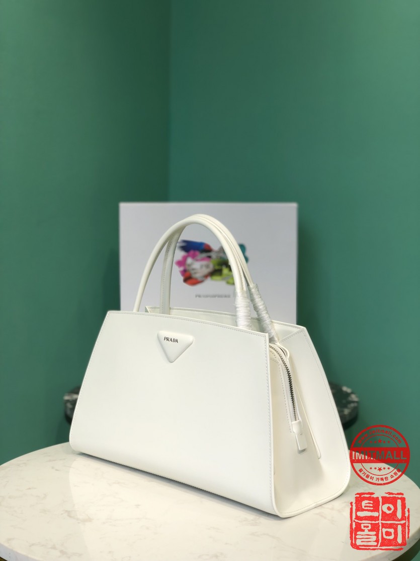 prada_xxxxx_big_00002.jpg