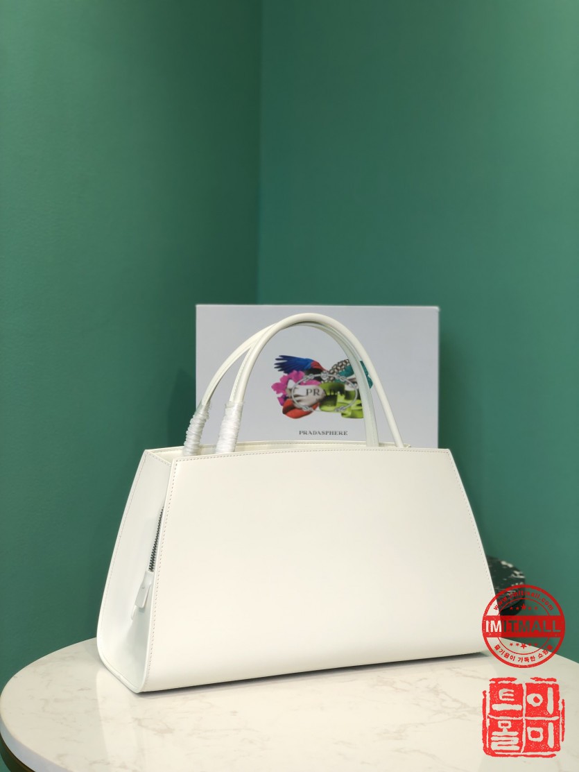 prada_xxxxx_big_00003.jpg