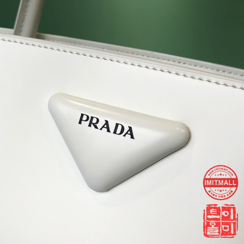 prada_xxxxx_big_00004.jpg
