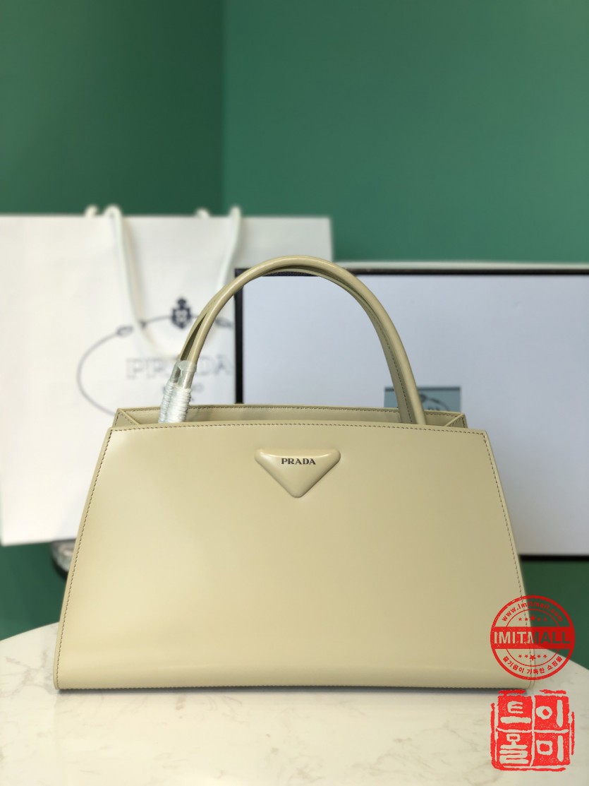 prada_xxxxx_big_00001.jpg