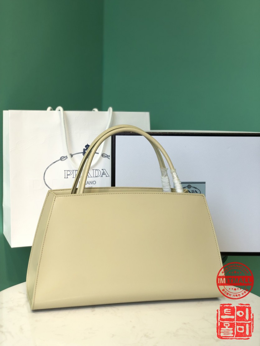 prada_xxxxx_big_00003.jpg