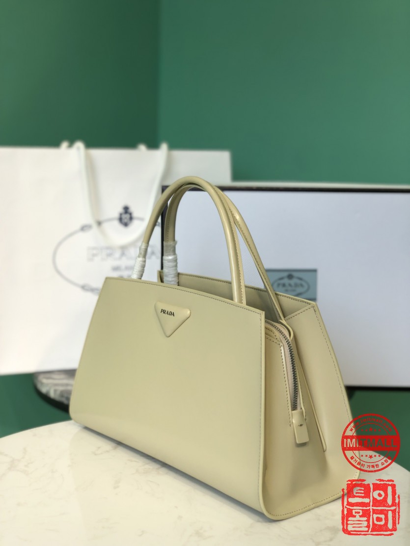 prada_xxxxx_big_00002.jpg