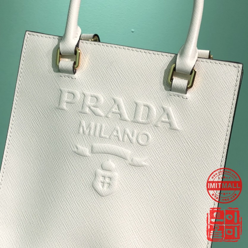 prada_xxxxx_big_00005.jpg