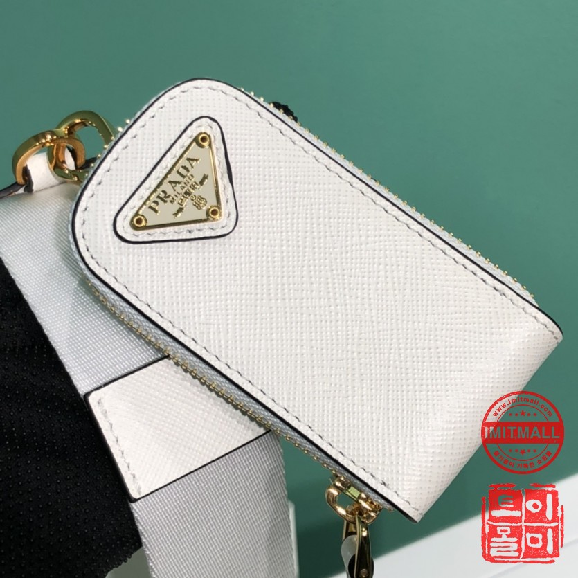 prada_xxxxx_big_00008.jpg
