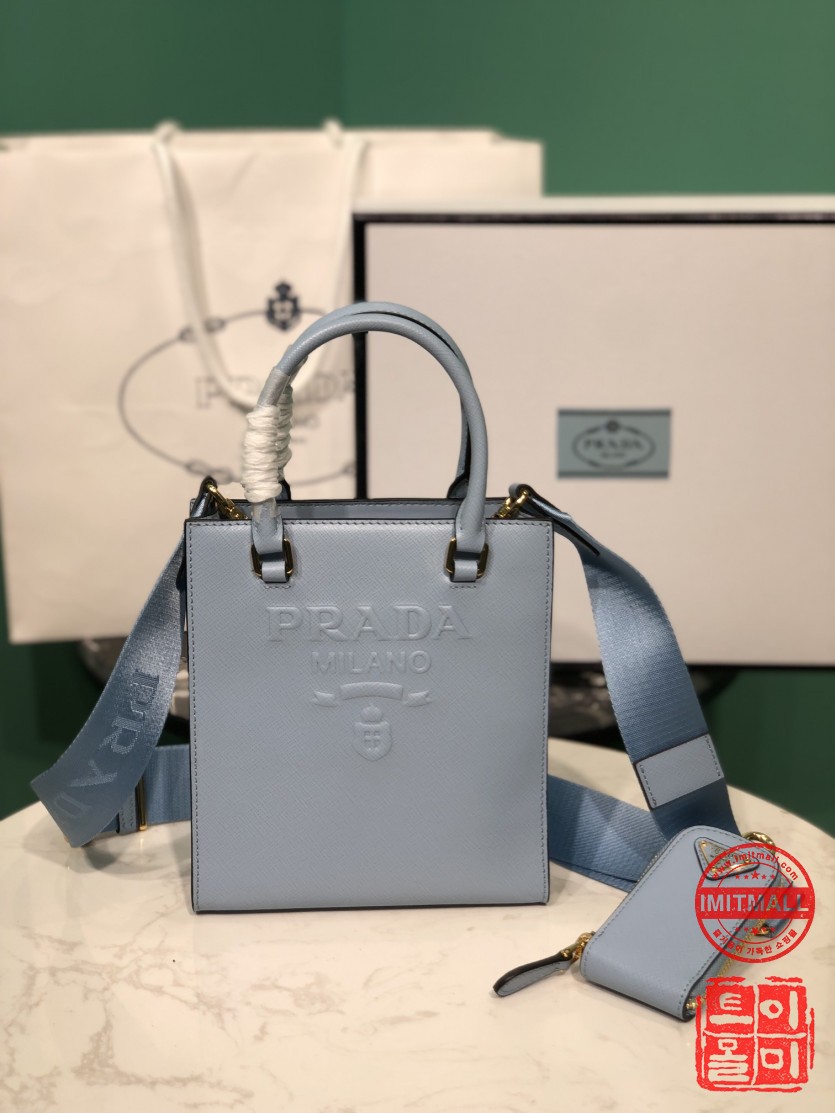 prada_xxxxx_big_00001.jpg