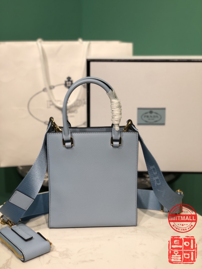 prada_xxxxx_big_00003.jpg