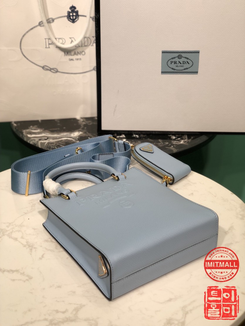 prada_xxxxx_big_00004.jpg