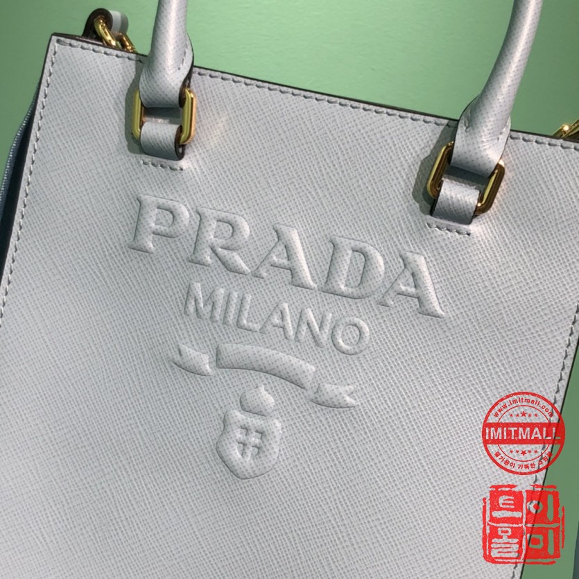 prada_xxxxx_big_00006.jpg