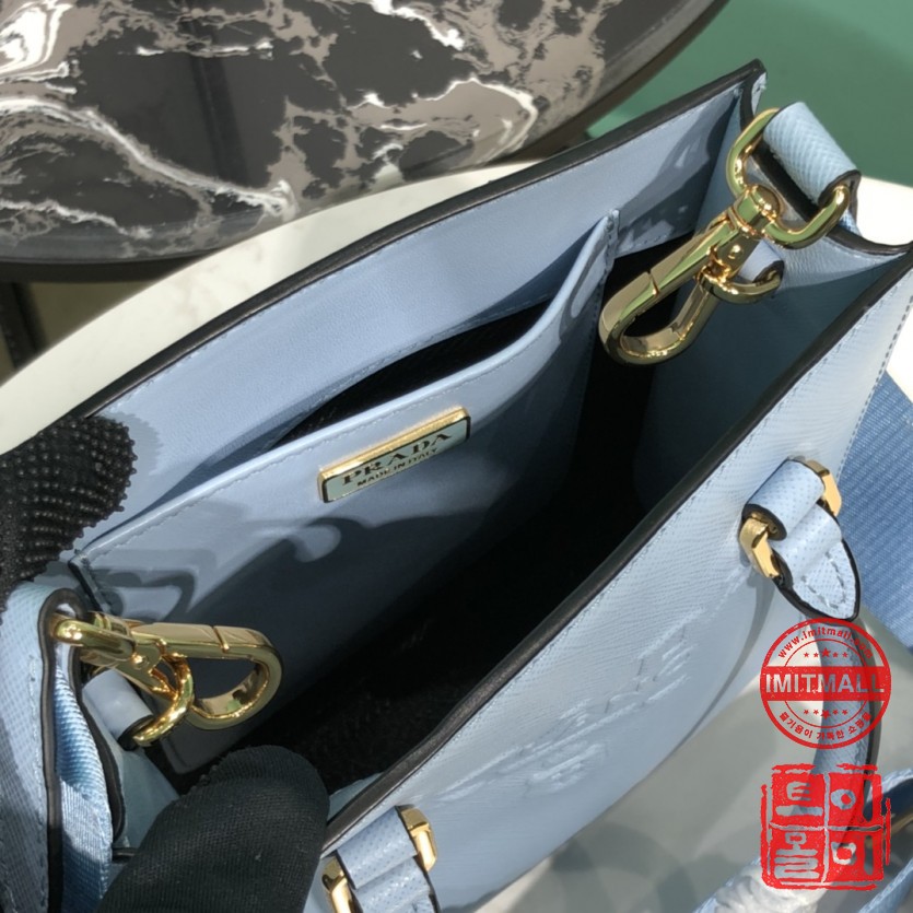 prada_xxxxx_big_00009.jpg