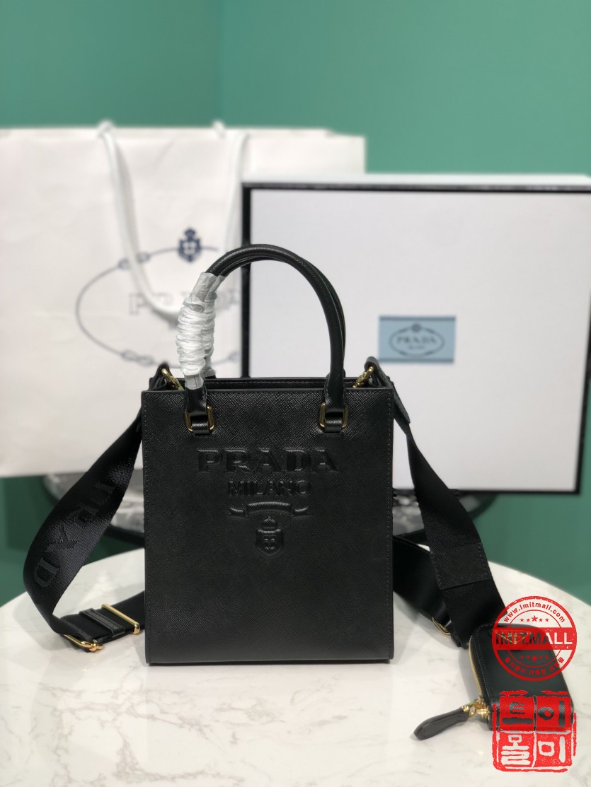 prada_xxxxx_big_00001.jpg