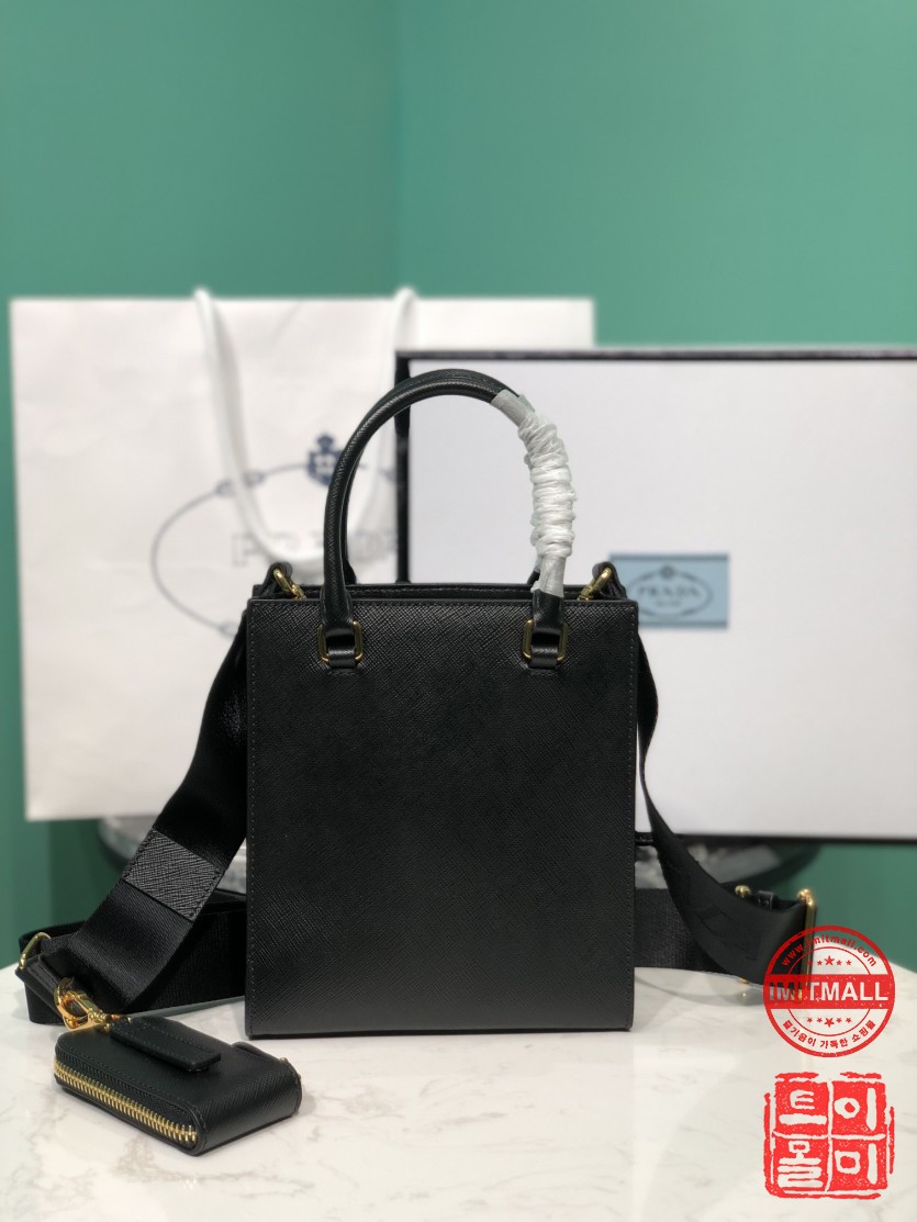 prada_xxxxx_big_00003.jpg