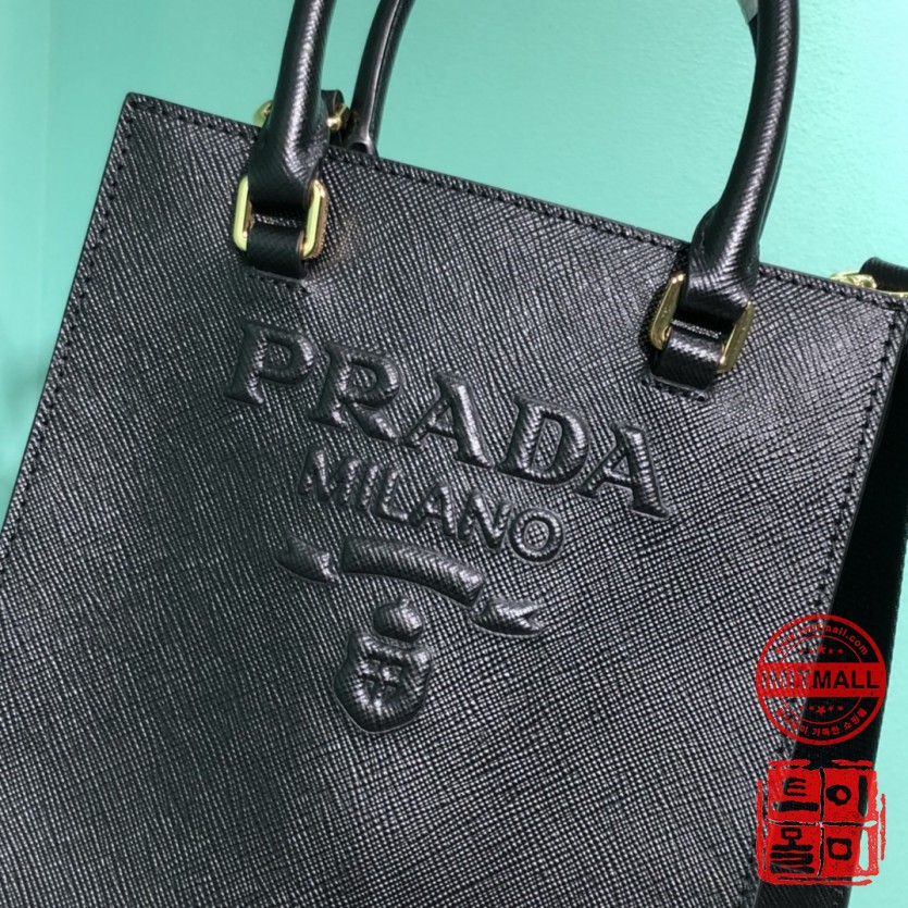 prada_xxxxx_big_00005.jpg