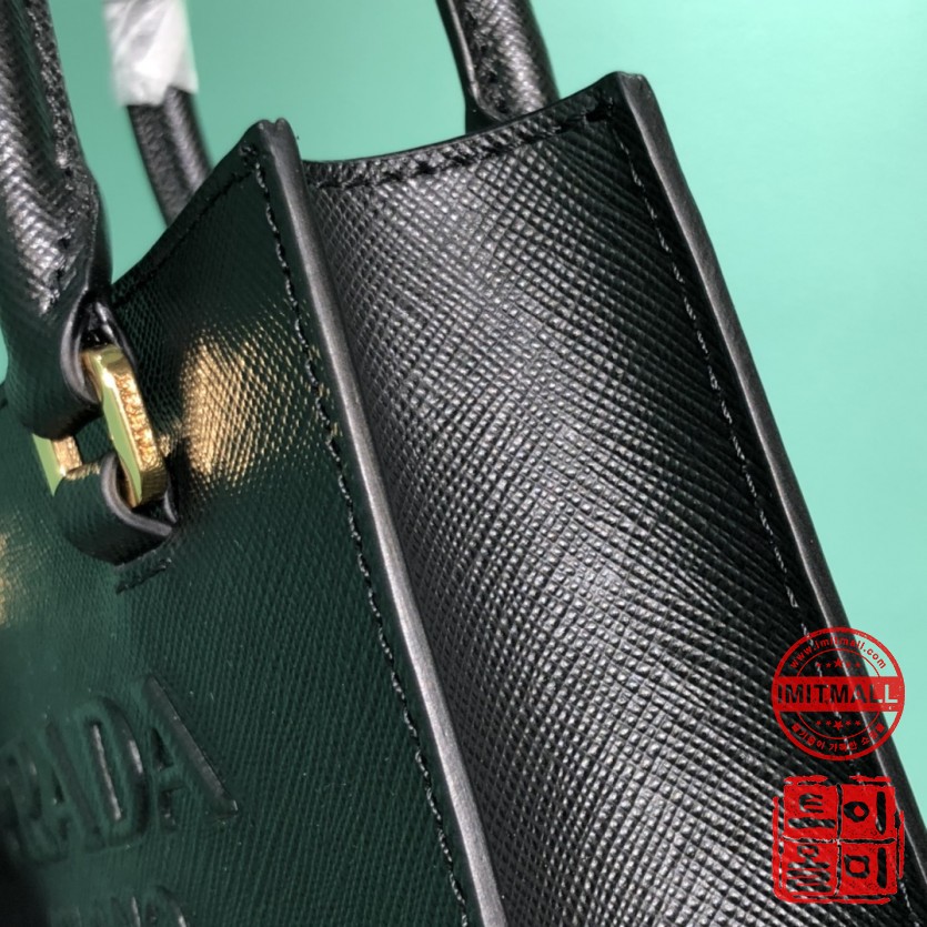 prada_xxxxx_big_00006.jpg