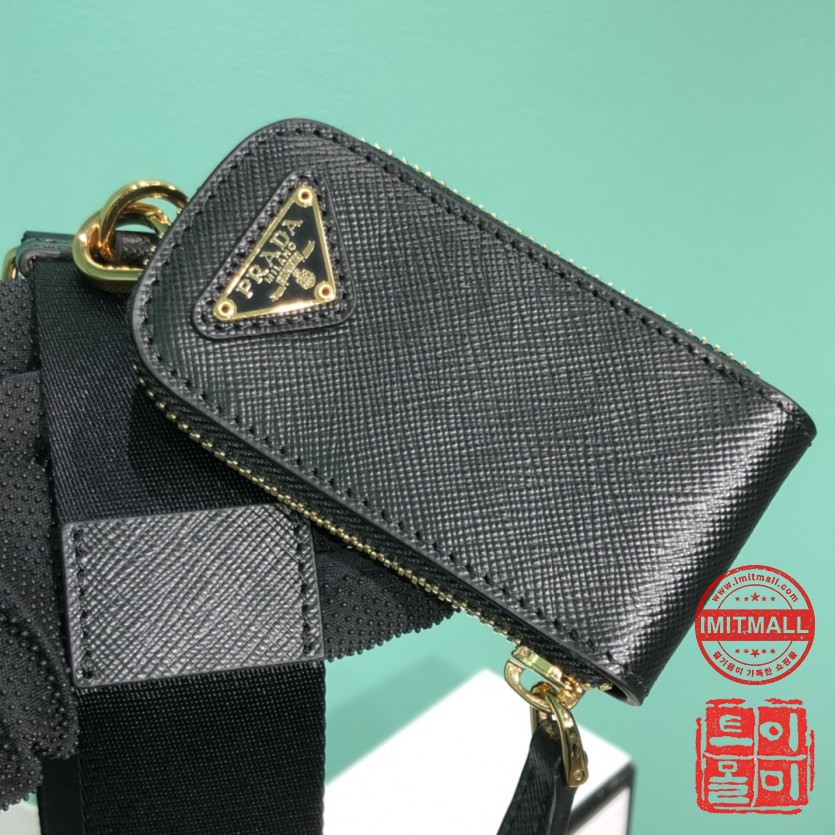 prada_xxxxx_big_00008.jpg