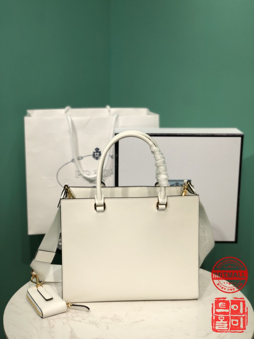 prada_xxxxx_big_00003.jpg