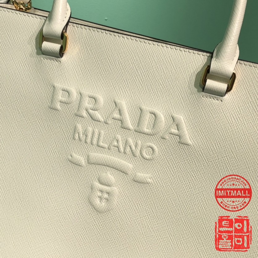 prada_xxxxx_big_00004.jpg