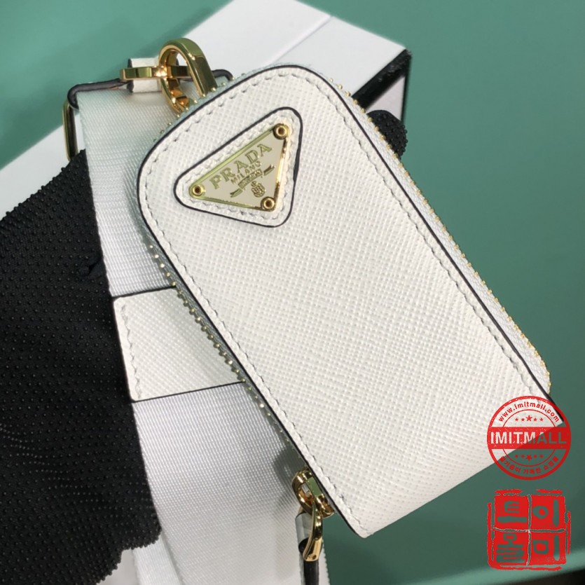 prada_xxxxx_big_00007.jpg