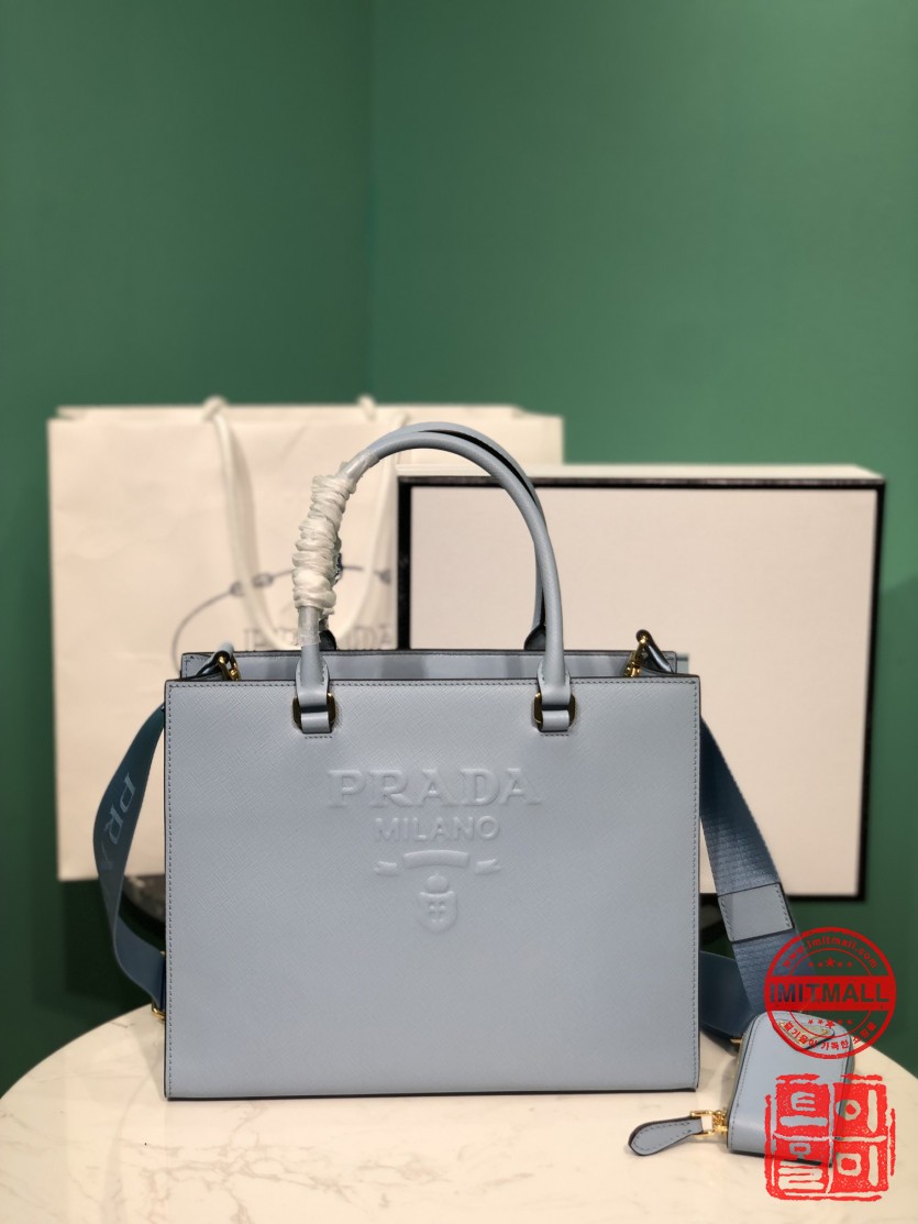 prada_xxxxx_big_00001.jpg