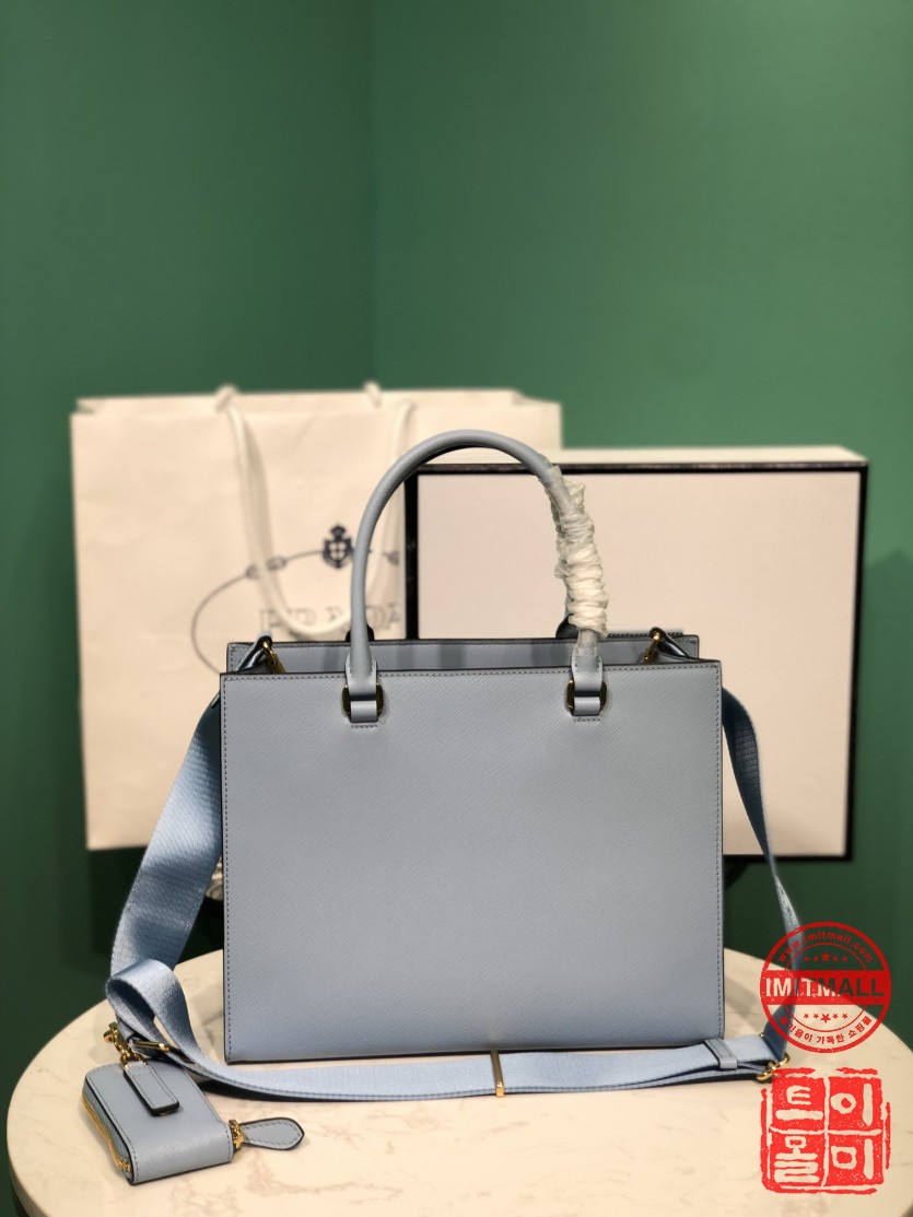 prada_xxxxx_big_00003.jpg