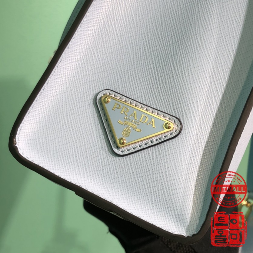 prada_xxxxx_big_00006.jpg